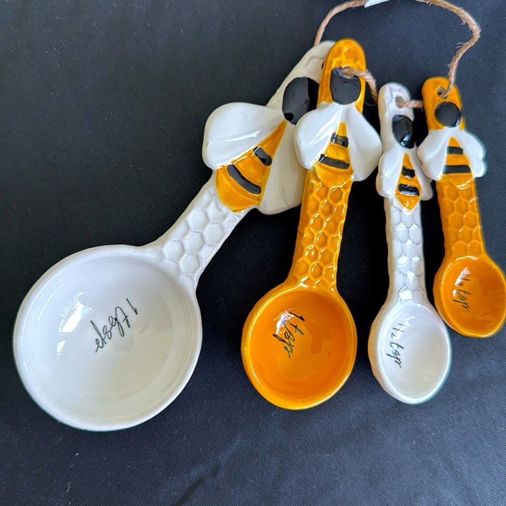 New bumblebee Ceramic Measuring Spoons, great gifts for Bee enthusiasts!